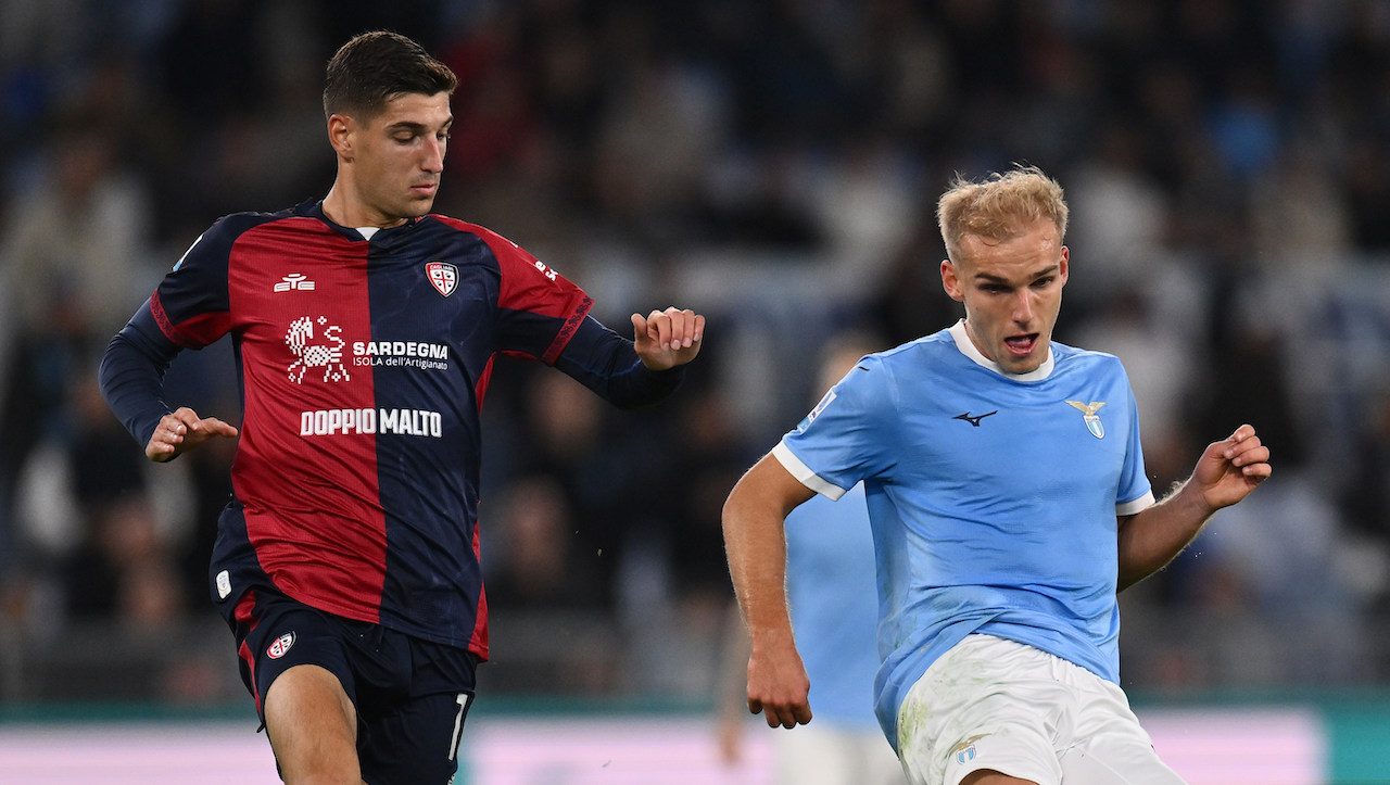 Isaksen apre e Zaccagni chiude, la Lazio batte il Cagliari: prosegue la striscia positiva di Sarri