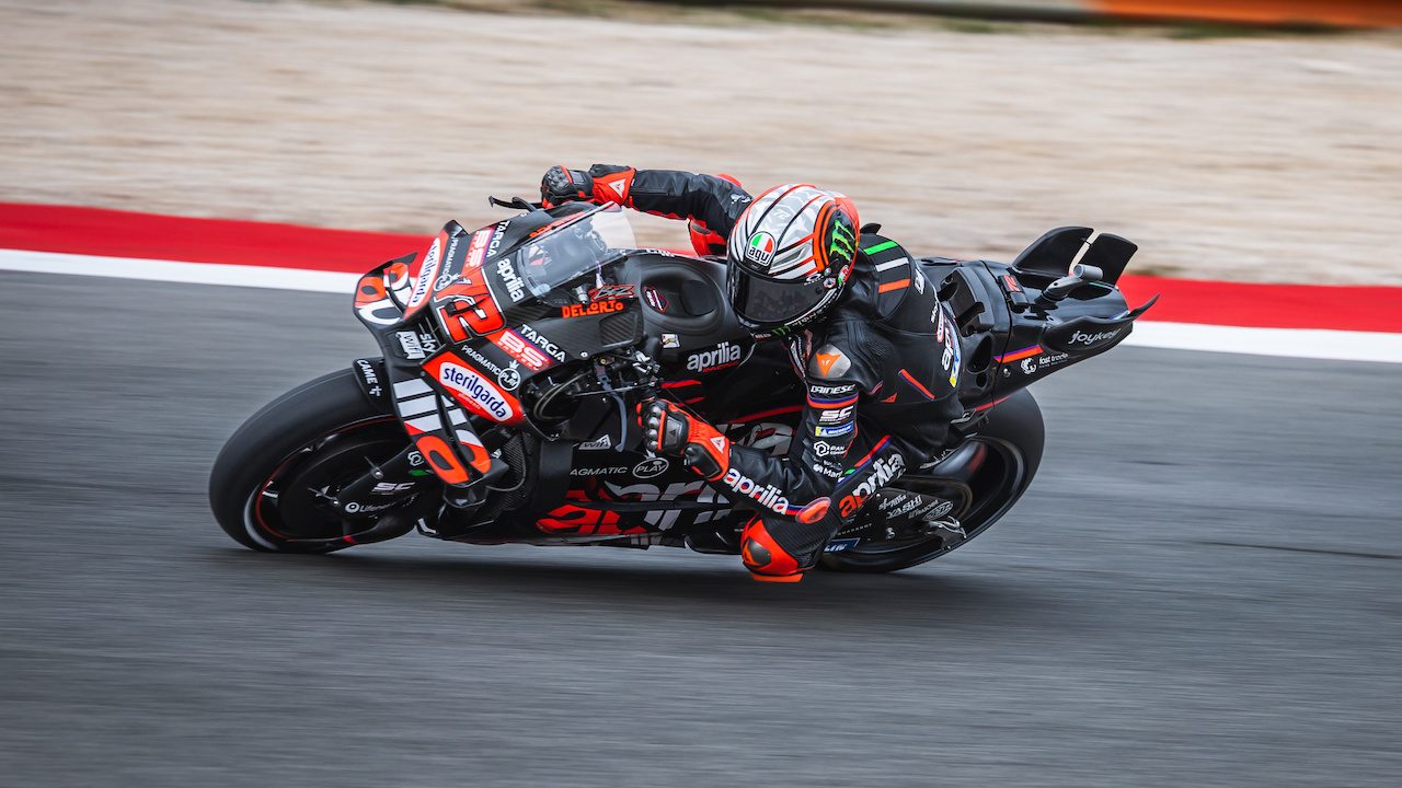 Bezzecchi da urlo a Portimao, sua la pole nel GP Portogallo: segnali di ripresa per Bagnaia