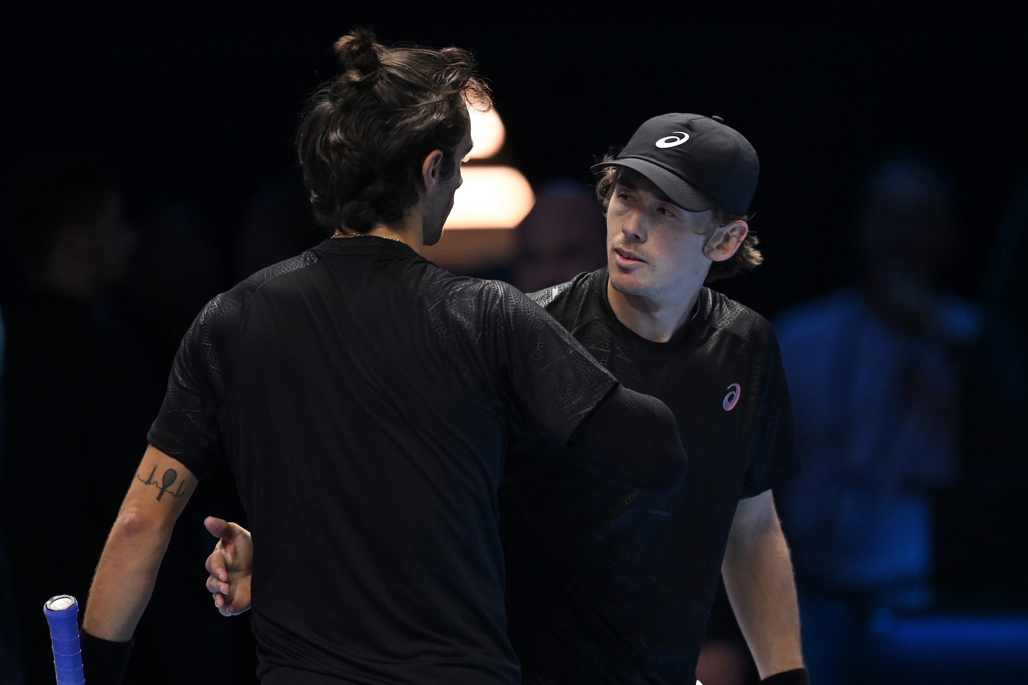 L’abbraccio tra De Minaur e Musetti.