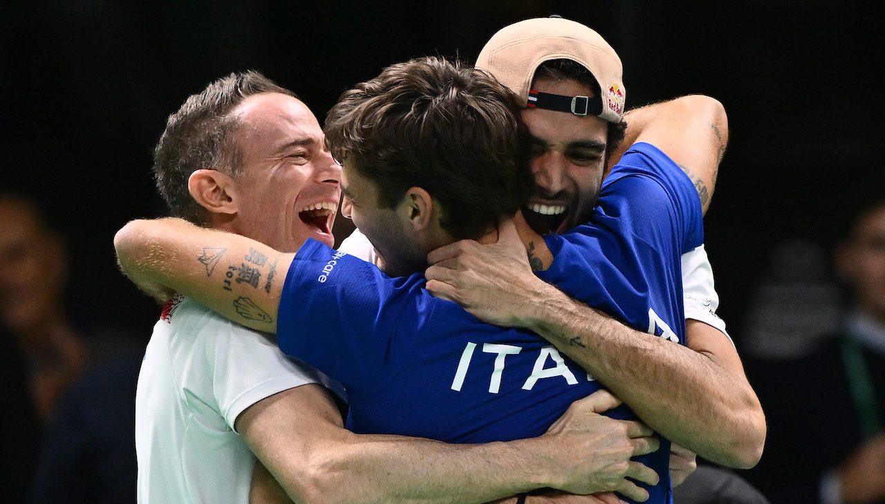 Italia leggendaria in Coppa Davis! Trionfo sulla Spagna in finale, Cobolli e Berrettini immensi