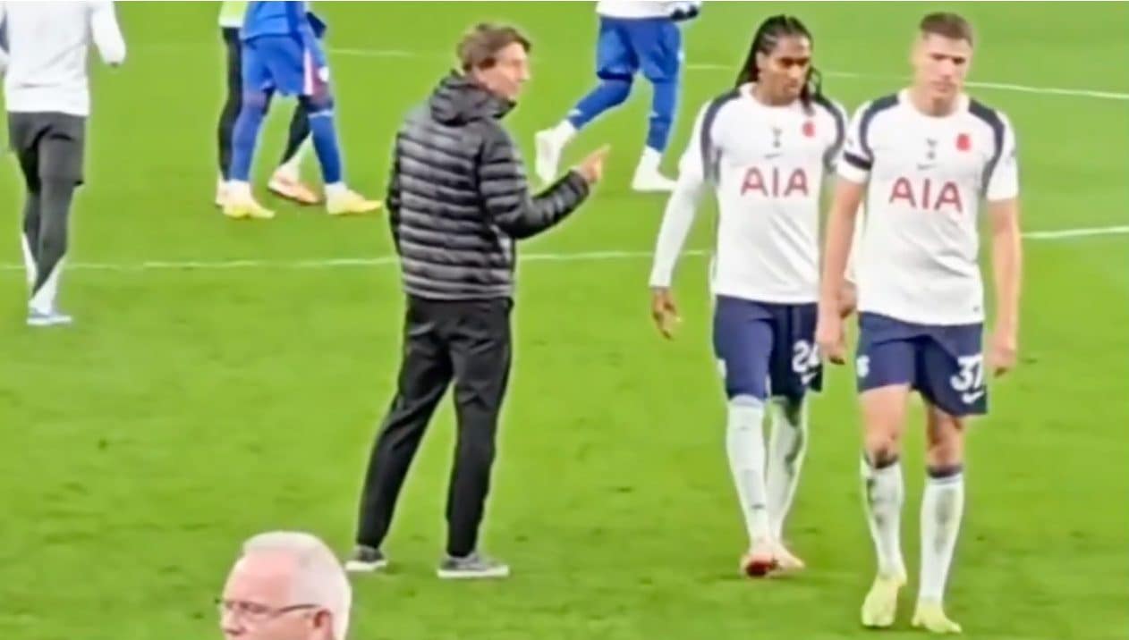 Il Tottenham è una polveriera: i giocatori ignorano Thomas Frank mentre escono da campo