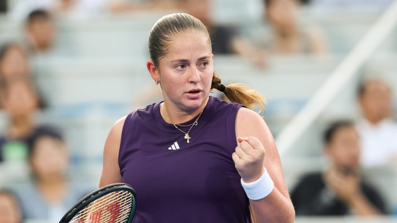Jelena Ostapenko è milionaria ma vende campioncini di profumo usati sui social: chiede da 5 a 15 euro