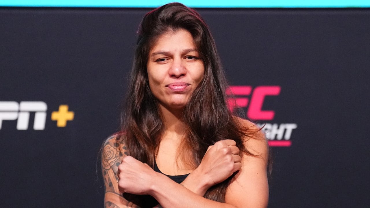 Lottatrice MMA svela di essersi travestita da uomo in sauna in Arabia Saudita: "Non avevo scelta"