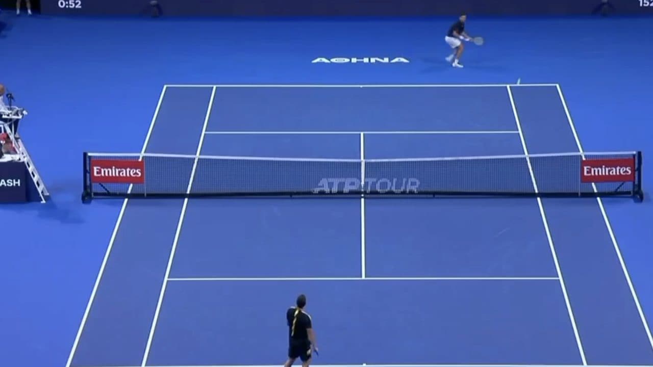 La palla esce di mezzo metro ma l'arbitro dà punto, incredibile errore nell'indifferenza ad Atene