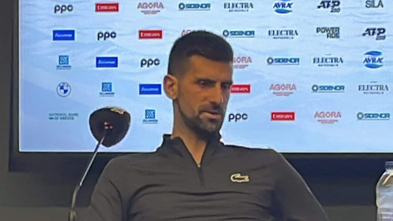 Djokovic rimprovera un giornalista, gli aveva chiesto di Sinner e Alcaraz: "Ci vuole rispetto"