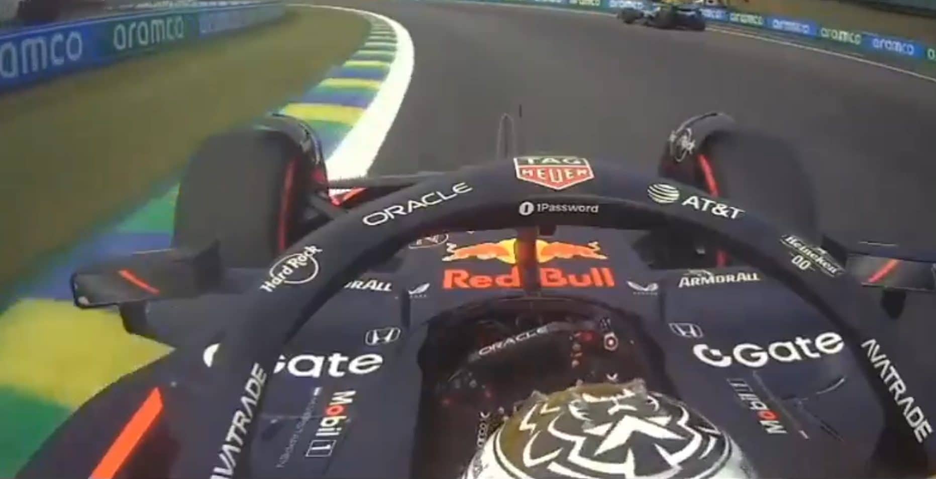 Il surreale team radio con Verstappen dopo la clamorosa rimonta in Brasile: "Posso solo scusarmi"