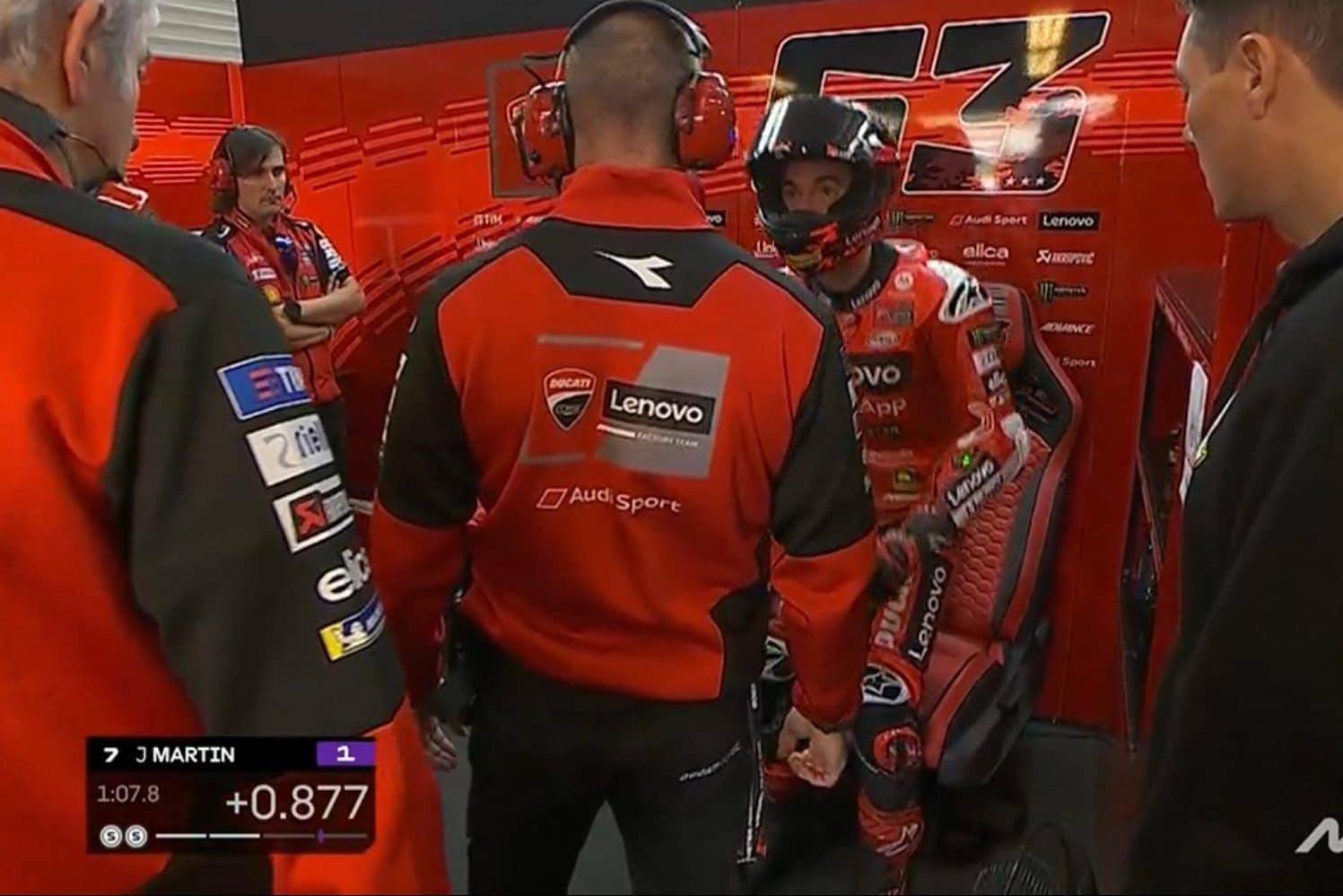 Bagnaia furioso nel box Ducati.