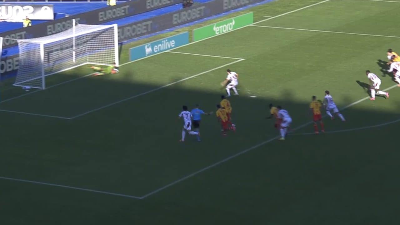 Falcone para un rigore ad Asllani al 91' e salva la vittoria del Lecce: il Torino cade al Via del Mare