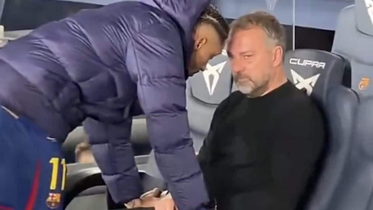 Flick affranto, Raphinha lo consola: cosa c'è dietro l'inaspettato crollo in panchina al Barcellona