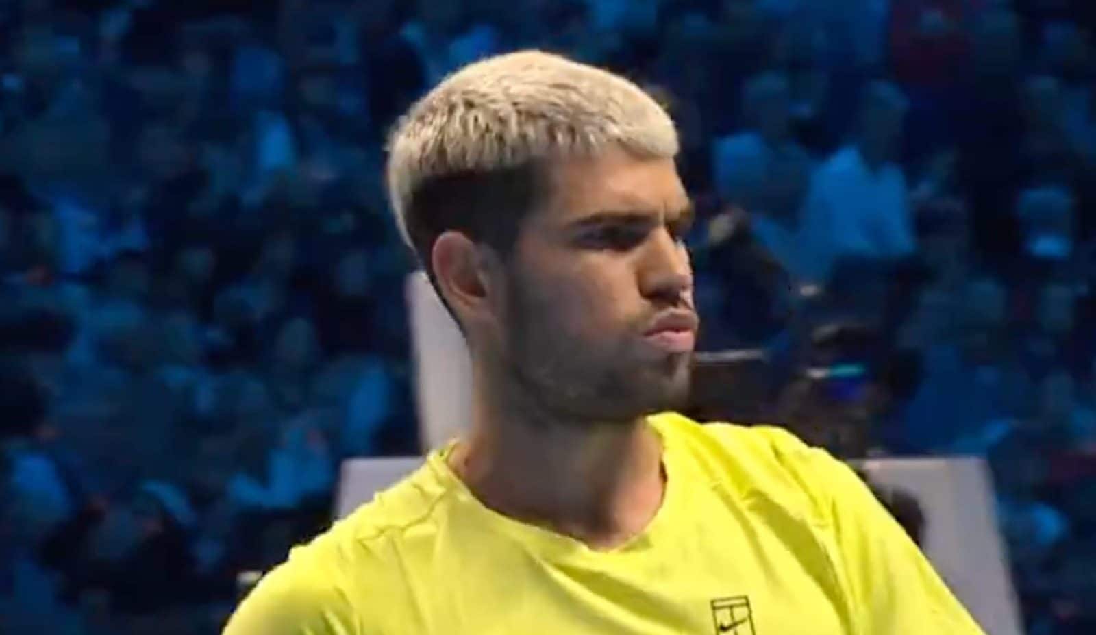 Alcaraz allibito dal punto capolavoro di Sinner: sussurra una frase in italiano al team di Jannik