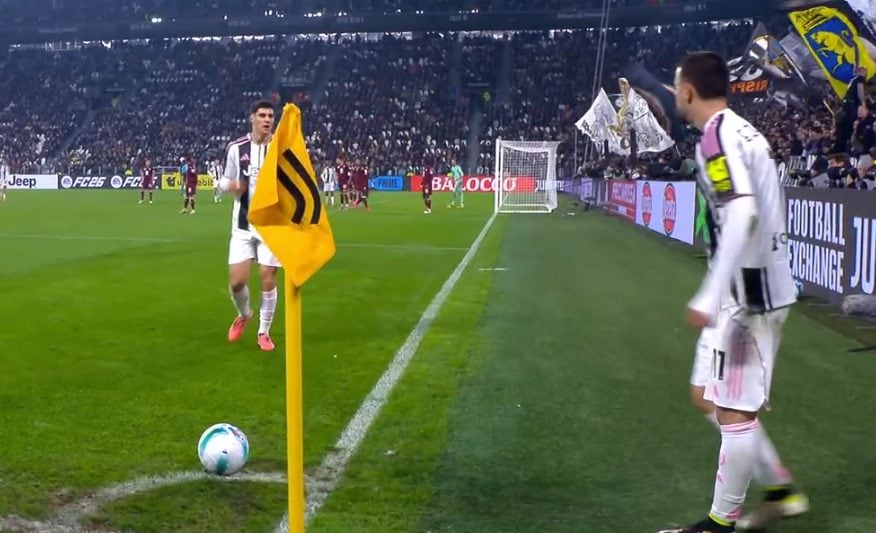 Il momento in cui Adzic si avvicina alla bandiera del calcio d’angolo dove c’era già Zhegrova.