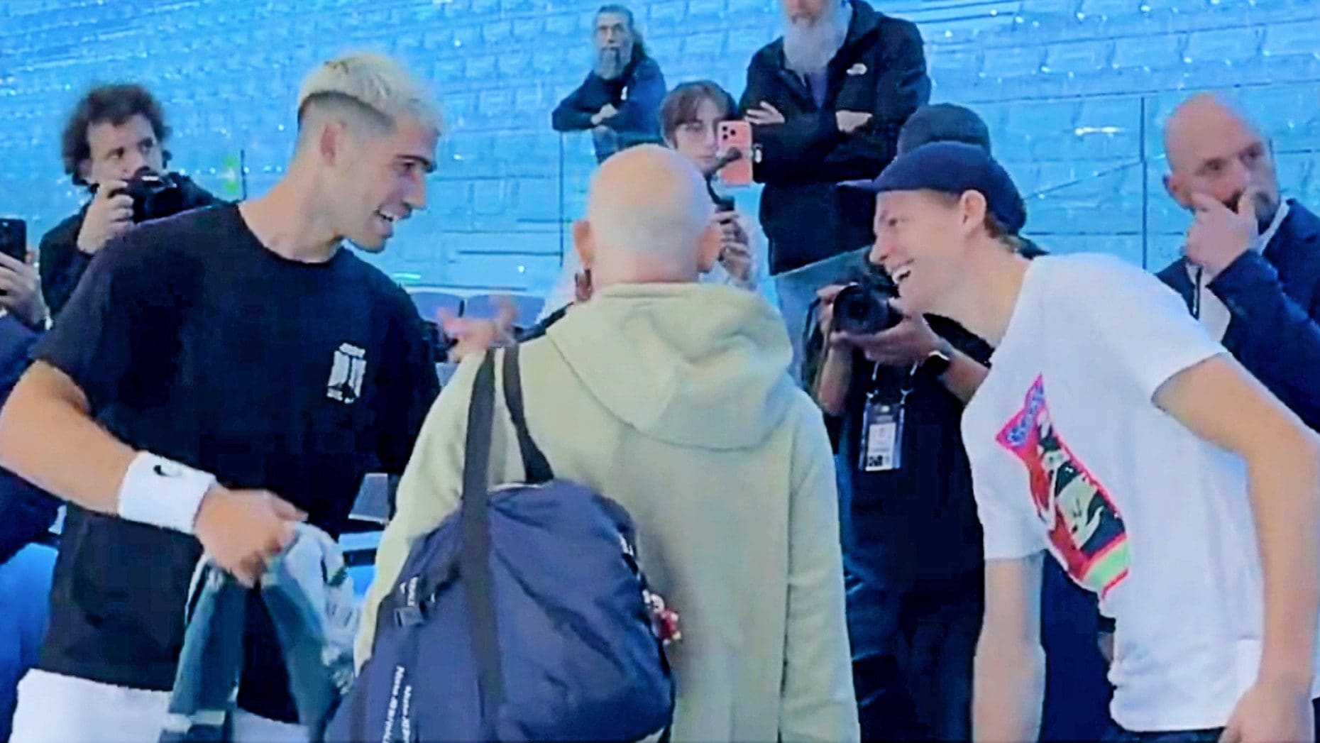 La complicità tra Sinner e Alcaraz in allenamento alle ATP Finals: "Occhio che ti stanno filmando"