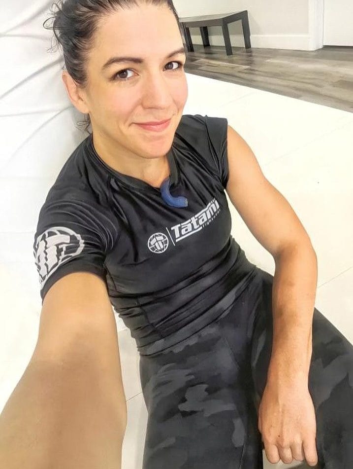 Ana Bozovic lavora nel settore immobiliare oltre a praticare Jiu–Jitsu