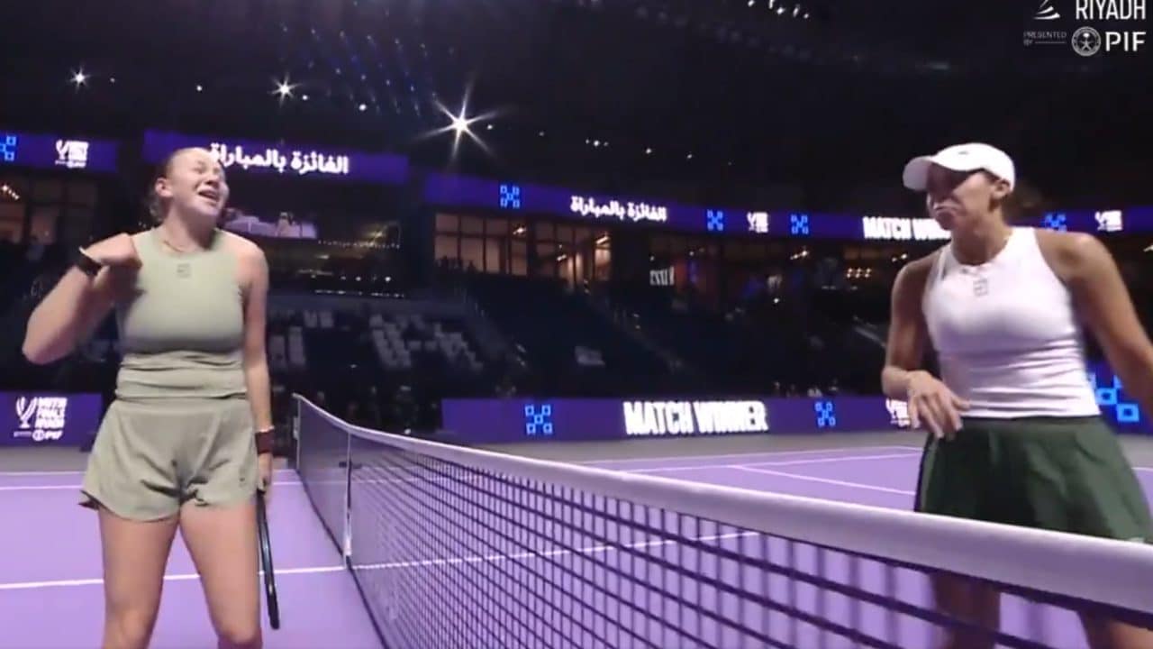 Madison Keys perde e non dà la mano ad Amanda Anisimova: le spiega che lo fa per il suo bene