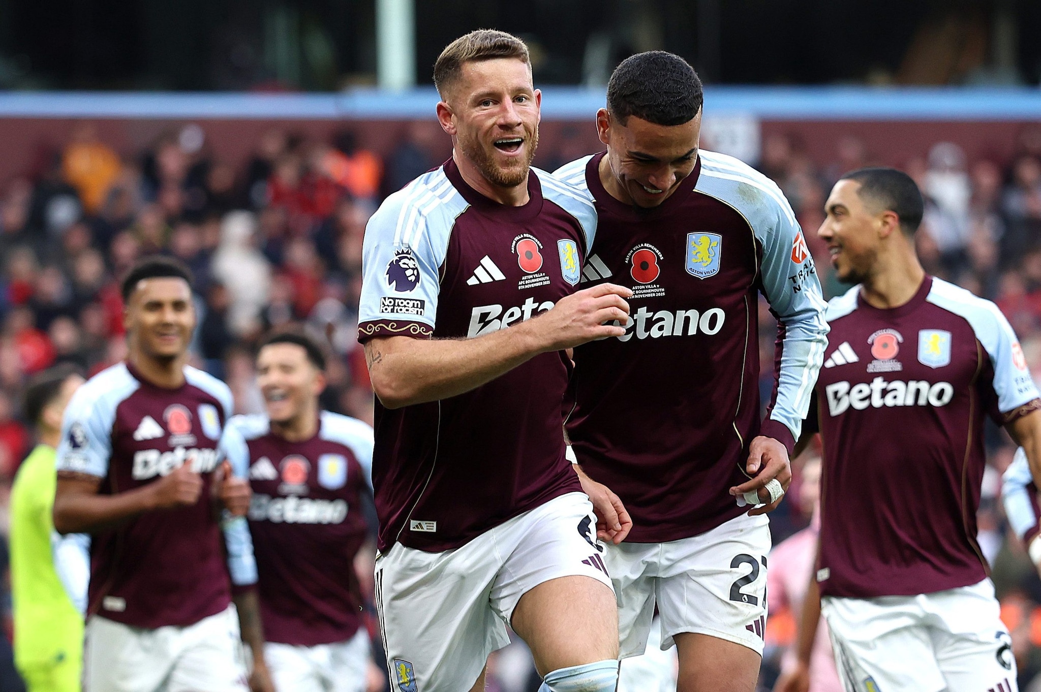 Ross Barkley esulta dopo essere tornato al gol domenica scorsa in Aston Villa–Bournemouth