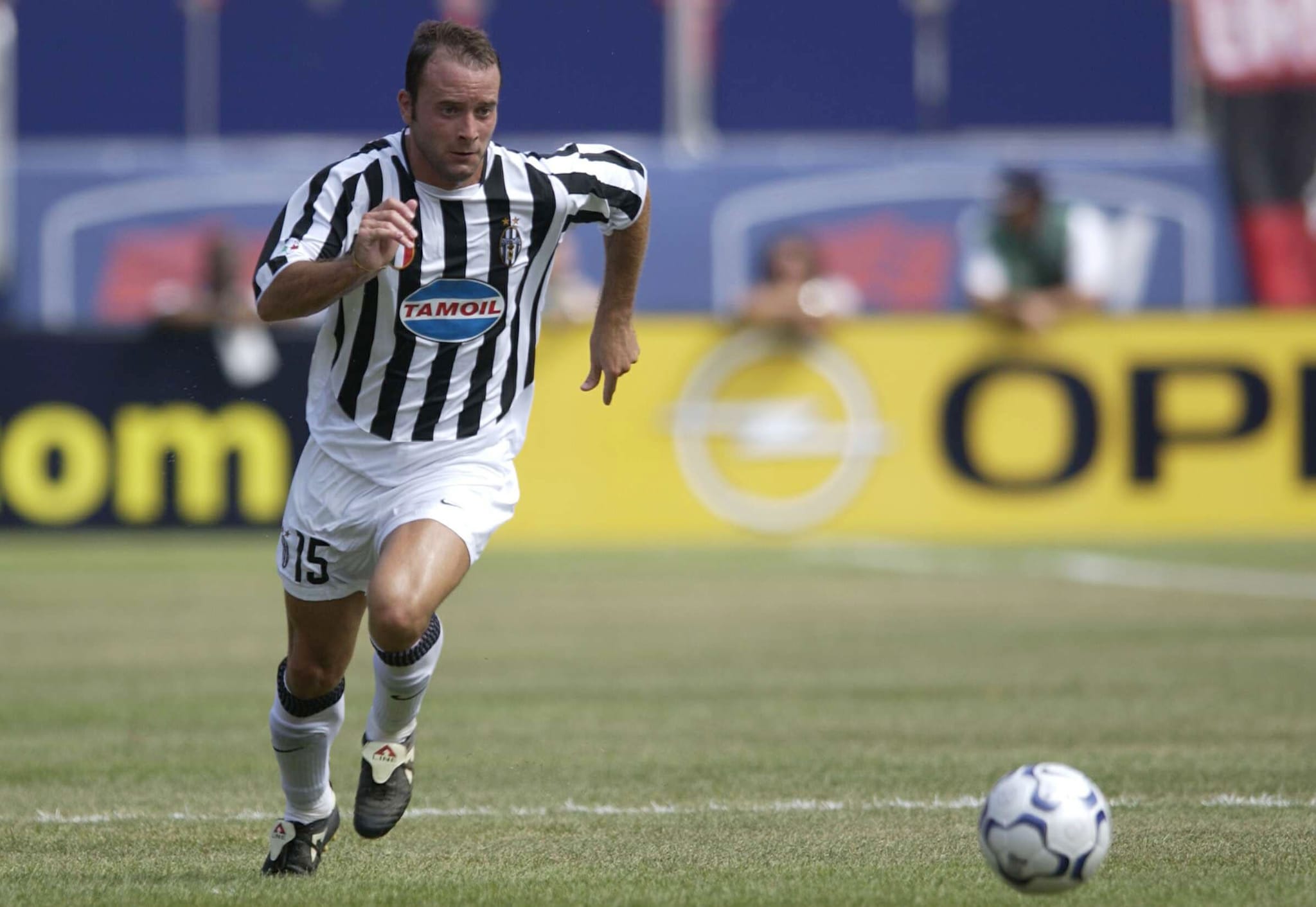 Alessandro Birindelli in azione con la maglia della Juventus.
