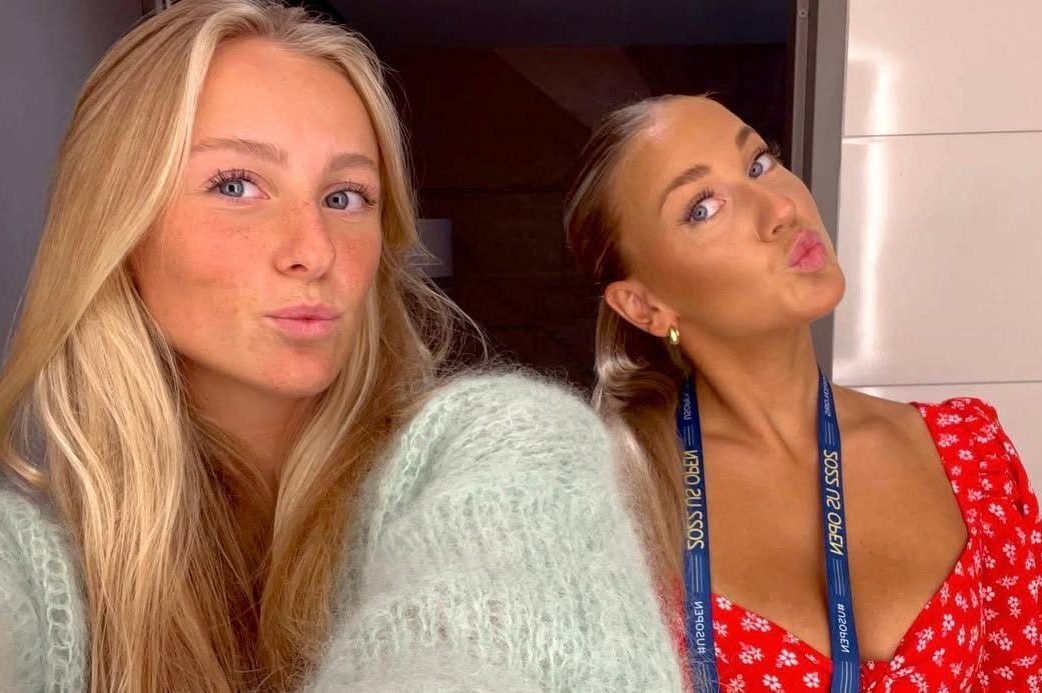 Charlotte Ruud è più piccola, ha 19 anni, mentre Caroline ne ha 25