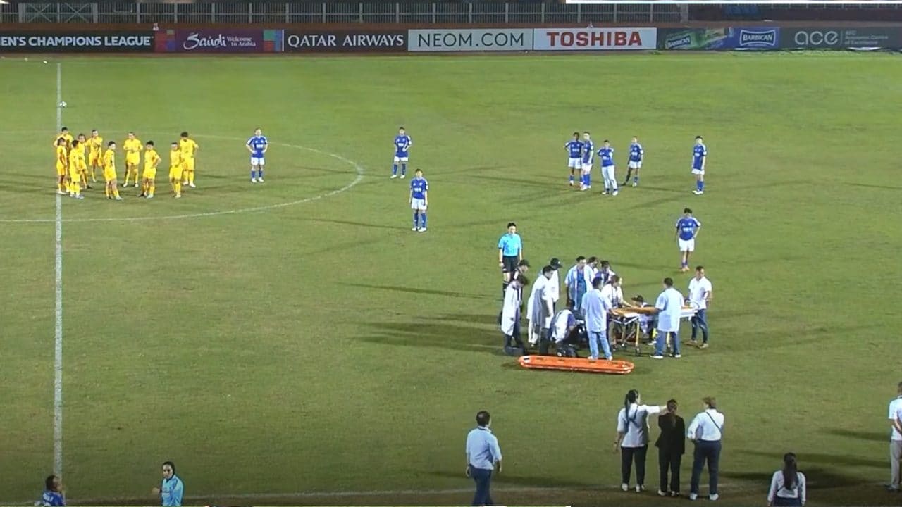 Paura nella Women's Champions League asiatica: giocatrice entra in campo e collassa subito dopo
