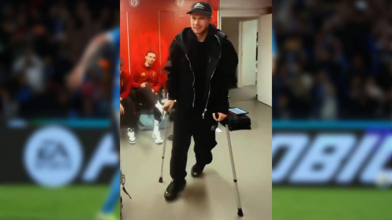 Kevin De Bruyne riappare quasi un mese dopo l'infortunio col Napoli e l'immagine non è delle migliori