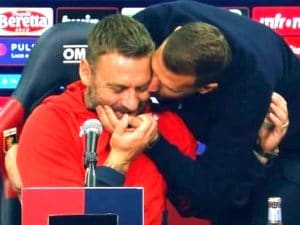 de-rossi-dzeko-bacio-conferenza-300x225.jpg
