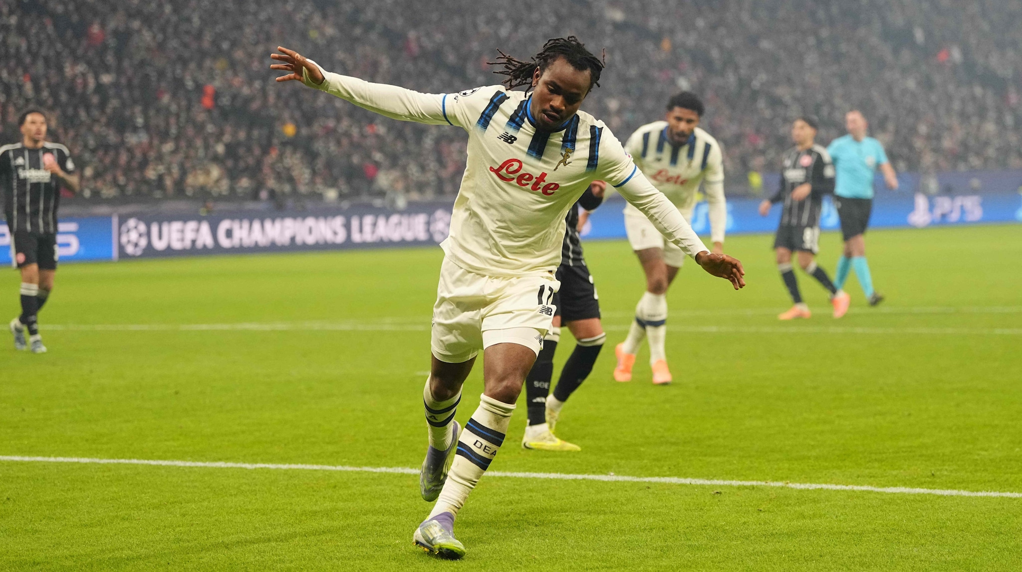 L'Atalanta distrugge l'Eintracht in Champions: prende 3 pali, fa 3 gol in 5 minuti