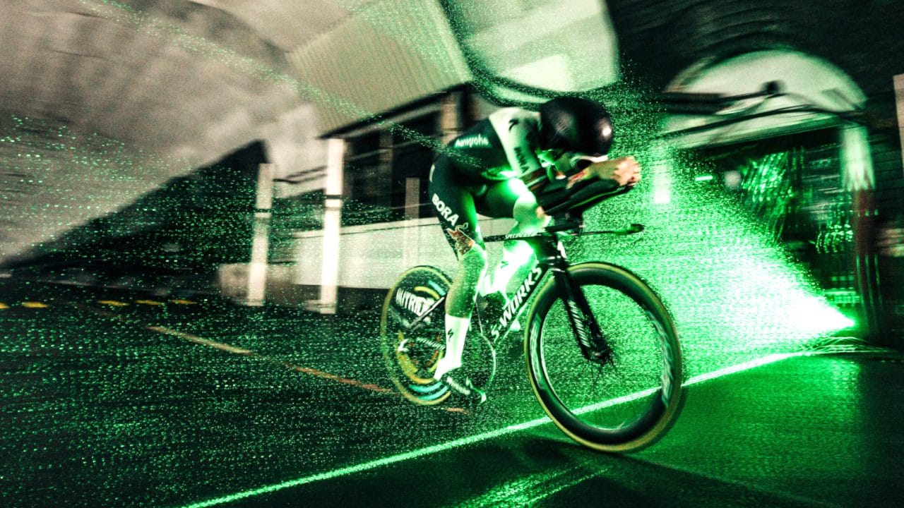 La F1 sbarca nel ciclismo con la rivoluzionaria tecnica sull'aerodinamica: Evenepoel la prima "cavia"