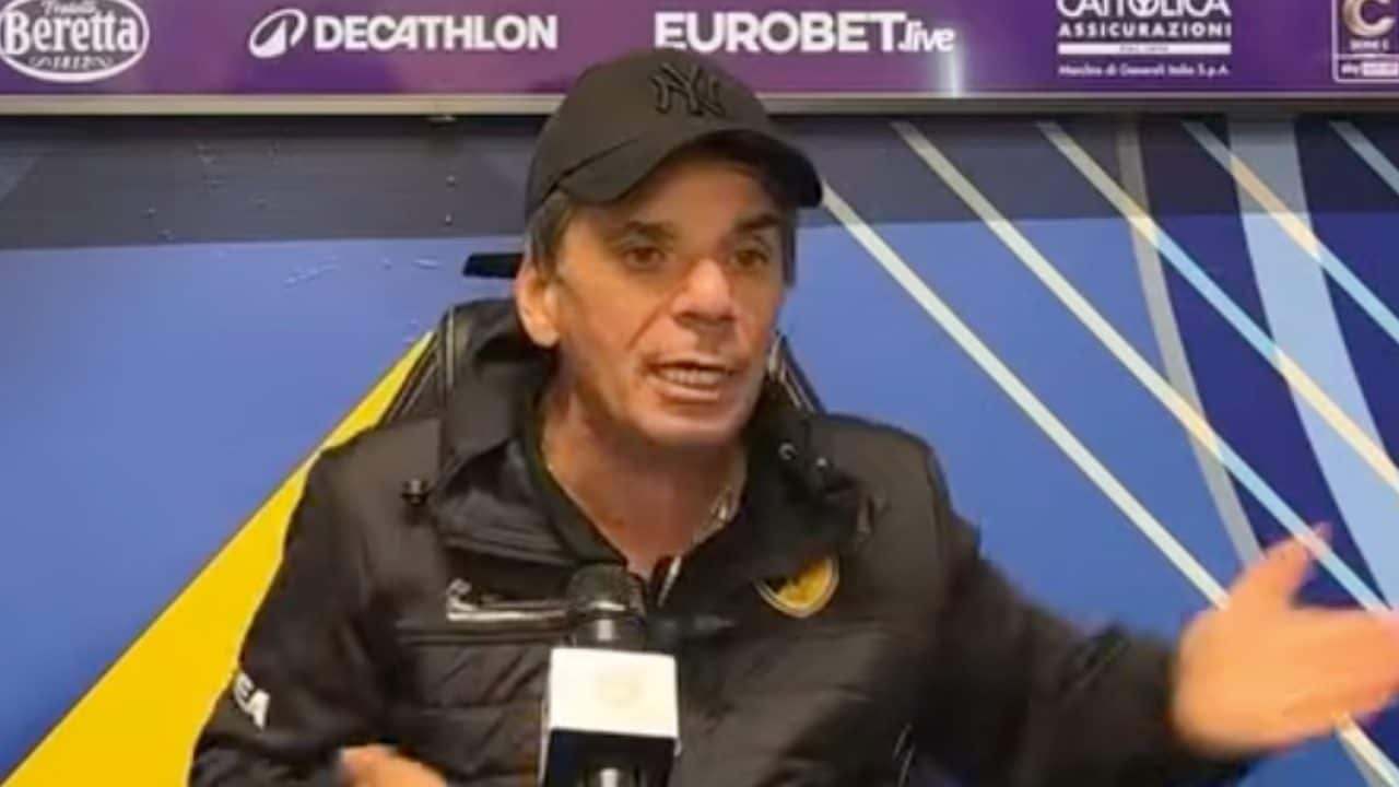 Capuano esplode per il VAR a chiamata in C: "Una presa per il c*lo, chi ha fatto mettere questo coso?"