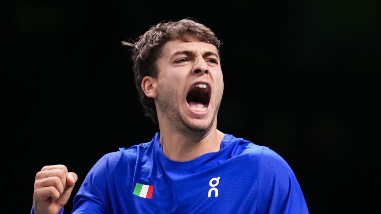 Perché Cobolli ha preso il sale durante il match di Coppa Davis: il segreto era non ingerirlo