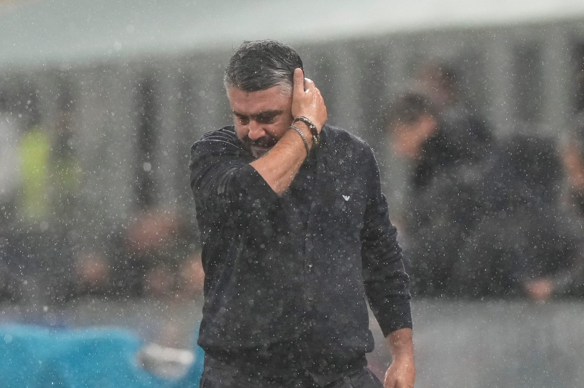Rino Gattuso con tanti pensieri sotto la pioggia a margine di Italia–Norvegia