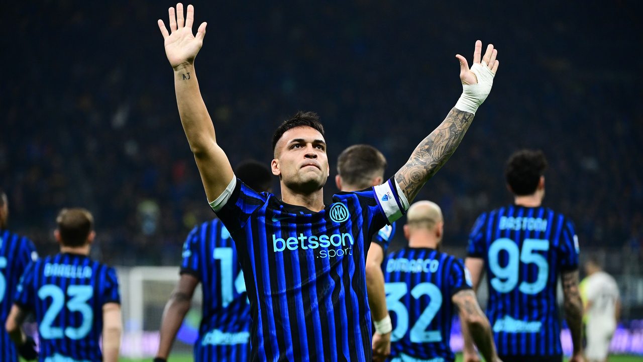 L'Inter vince e aggancia la Roma in testa alla classifica: interrompe l'imbattibilità della Lazio