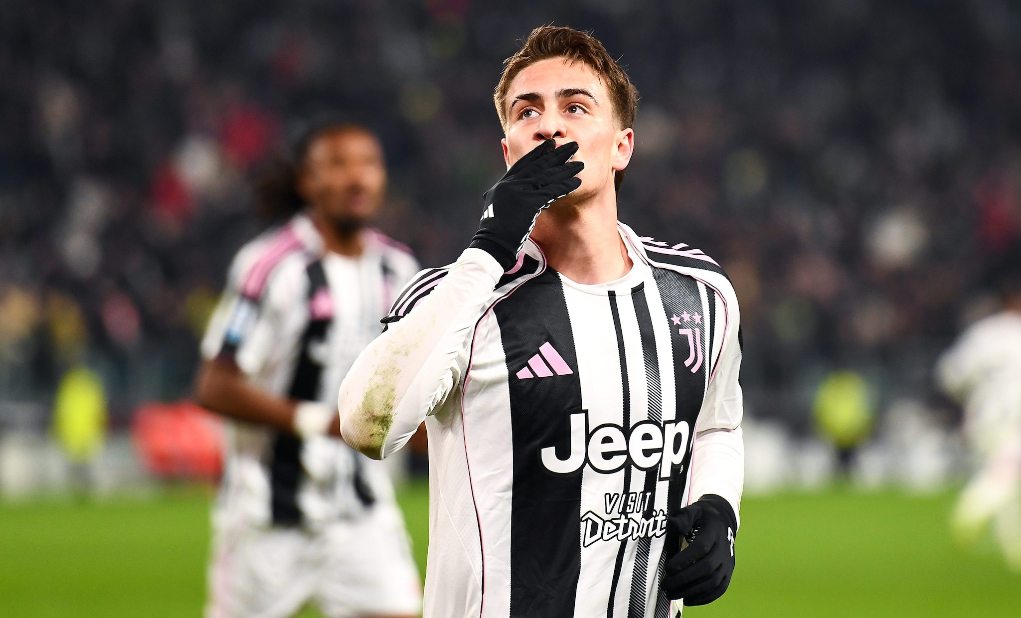 Juve batte Cagliari con doppietta al bacio di Yildiz. Ma l'infortunio di Vlahovic preoccupa