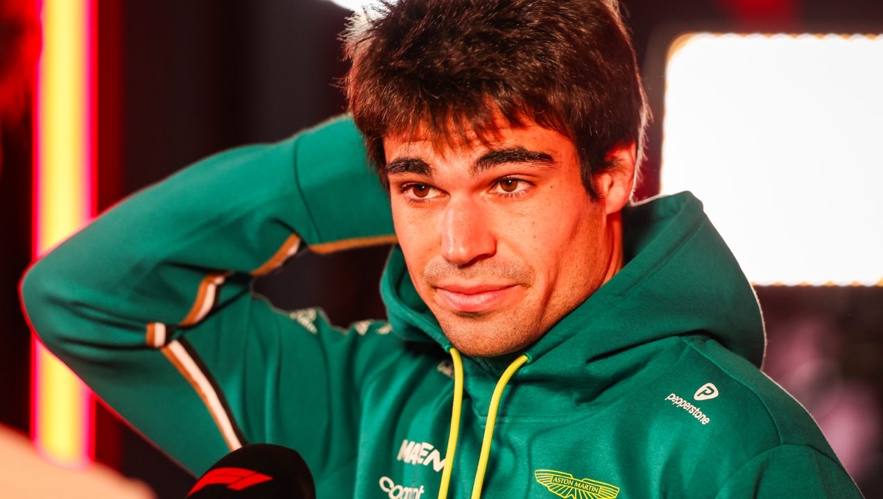 Lance Stroll scortato dai militari per tornare ai box: "Almeno non ho dovuto passare la notte lì"