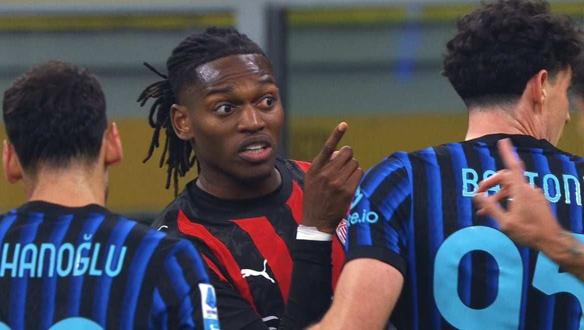 Leao col dito puntato verso Acerbi.