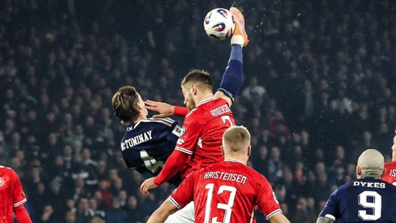 McTominay fa una rovesciata bellissima e un gol pazzesco alla Danimarca: si arrampica in cielo