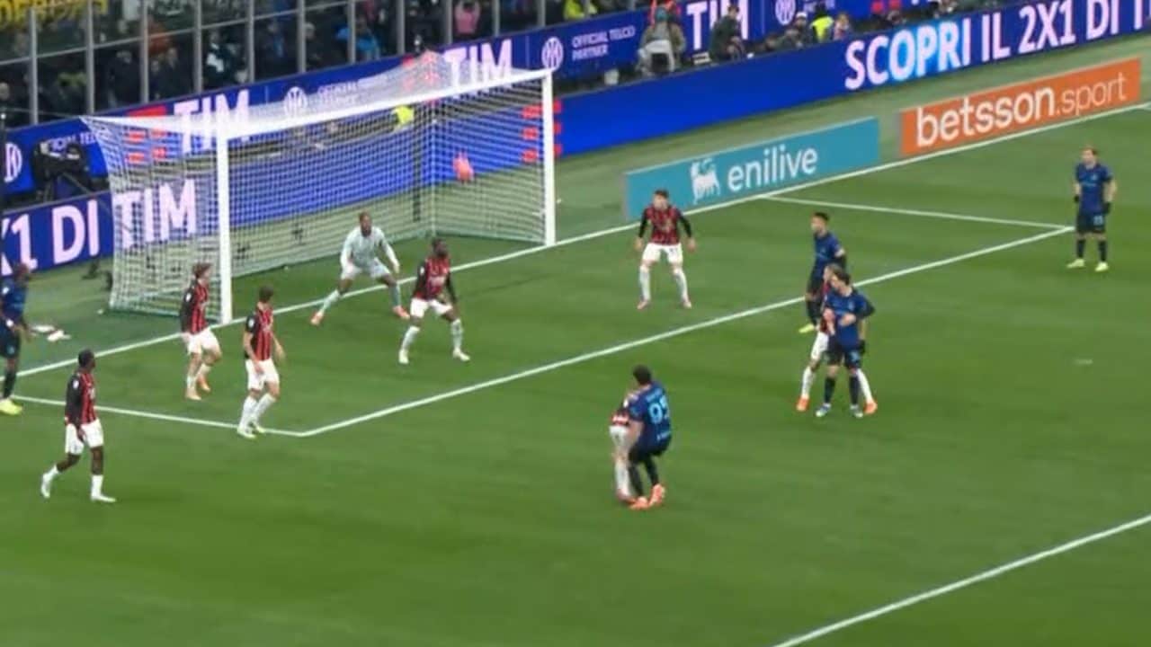 Modric frana su Bastoni, ma non lo fa volontariamente in area: nessun rigore