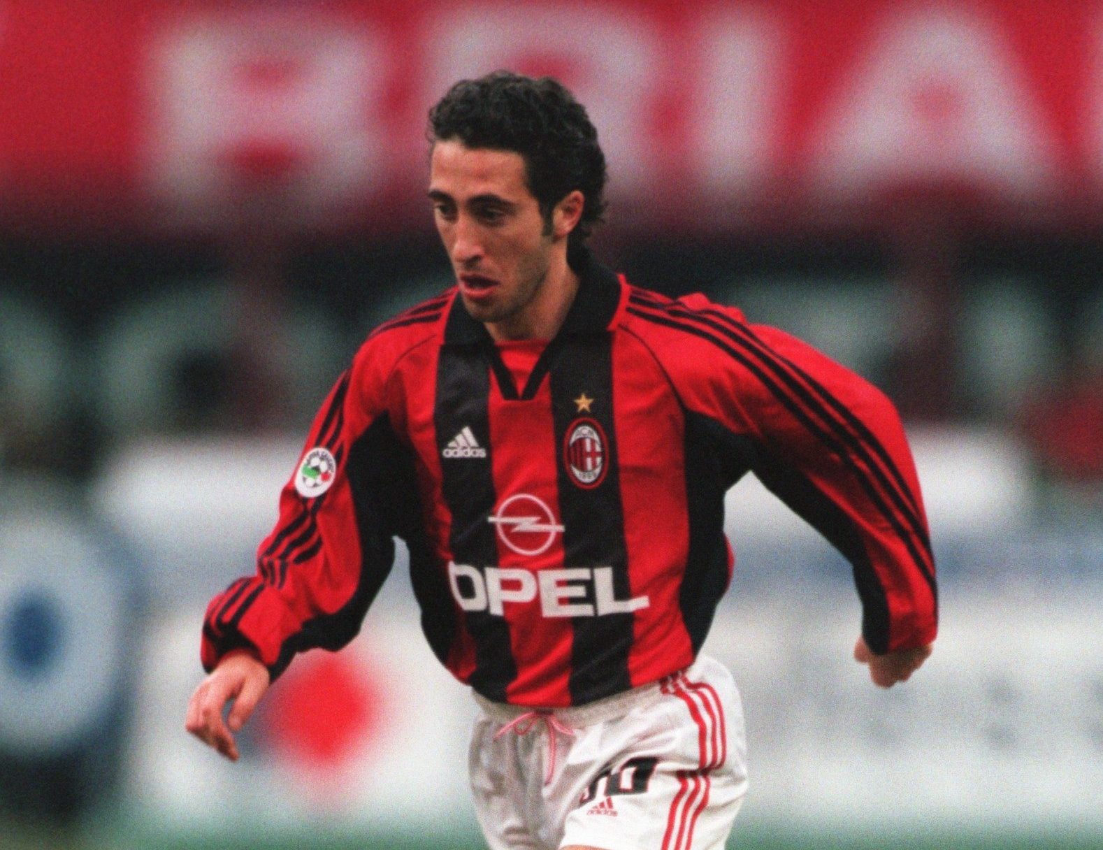 Domenico Morfeo con la maglia del Milan: ha vinto lo Scudetto nella stagione 1998/99