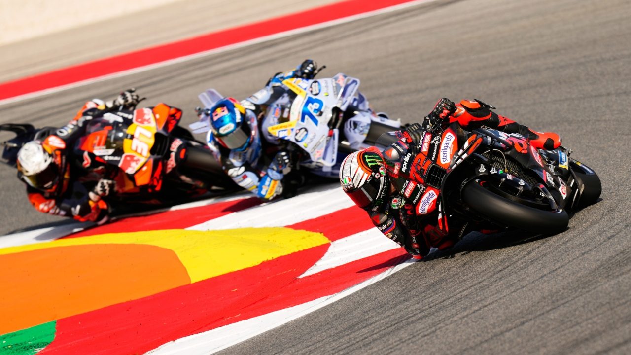 MotoGP, Bezzecchi vince il GP Valencia: Di Giannantonio terzo, classifica e ordine di arrivo