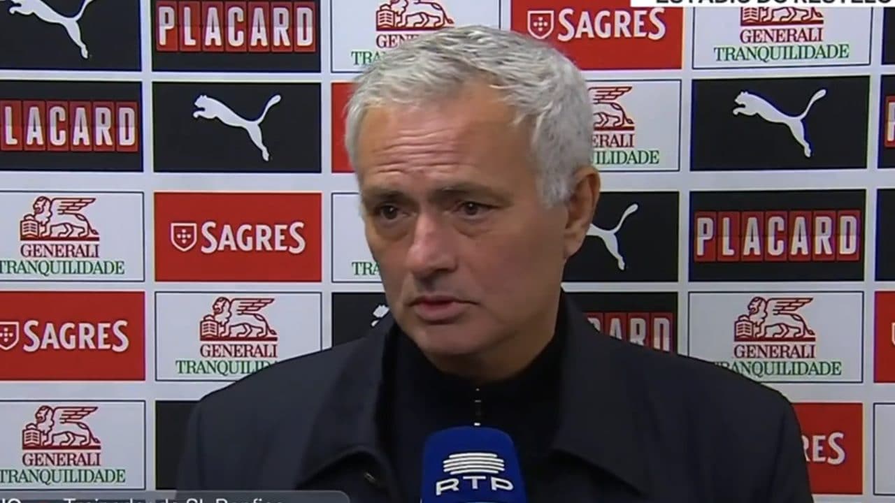 Mourinho fa quattro cambi all'intervallo e attacca i giocatori: "Non mi piace chi mi tradisce"