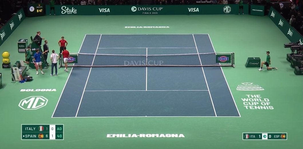 Munar si lamenta per il malore di uno spettatore: "Sulla palla break?". Cobolli lo mette a posto