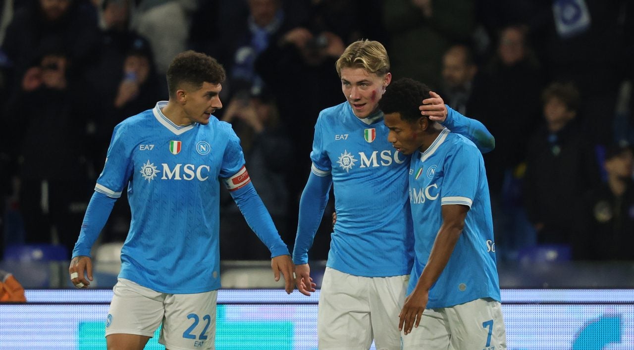 Il Napoli risponde alle polemiche segnando tre gol all'Atalanta: esordio amaro per Palladino