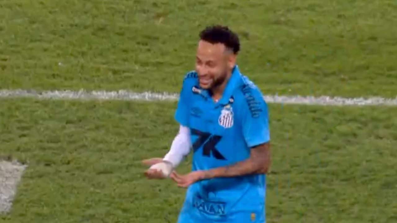 Neymar contro tutti, attacca l'arbitro e si scaglia contro l'allenatore per il cambio: "Togliete me?"