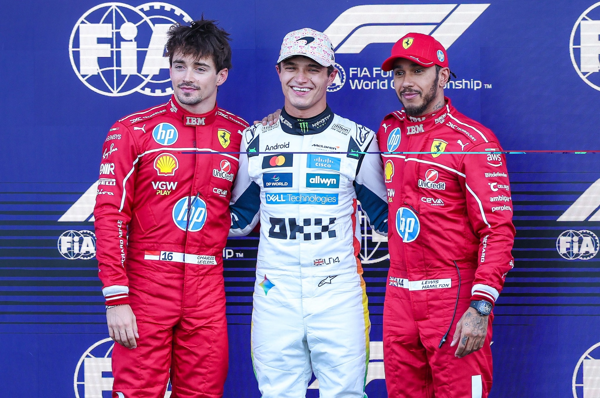 Lando Norris tra Leclerc e Hamilton dopo le qualifiche del GP del Messico dove ha ottenuto la pole position