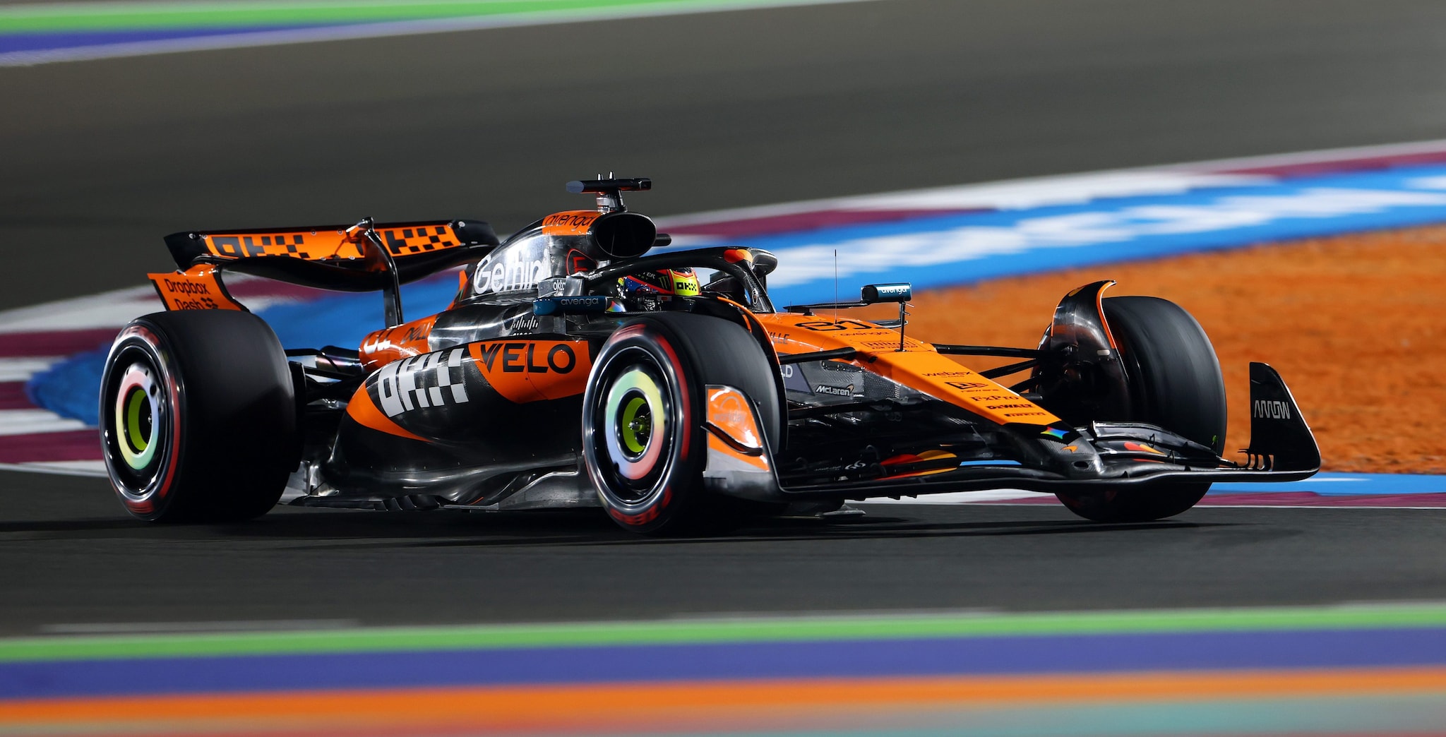 Piastri fa la mini-pole a Losail: Norris 3°, Verstappen 6°. Ferrari nel baratro: Leclerc 9°, Hamilton 18°