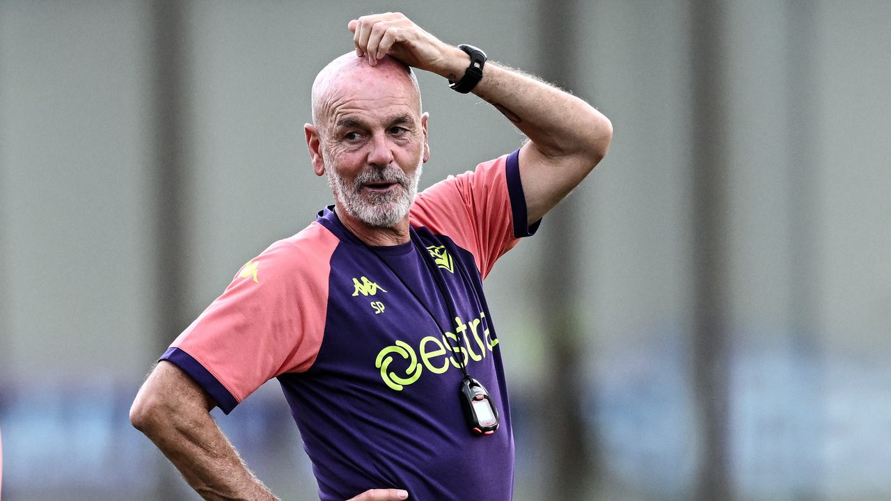 Pioli non fa un passo indietro e continua ad allenare la Fiorentina: non c'è l'accordo per l'addio