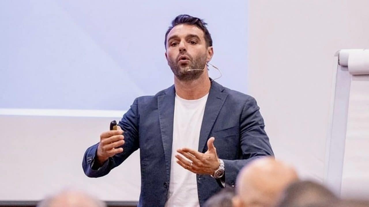 Andrea Pisanu durante un convegno.