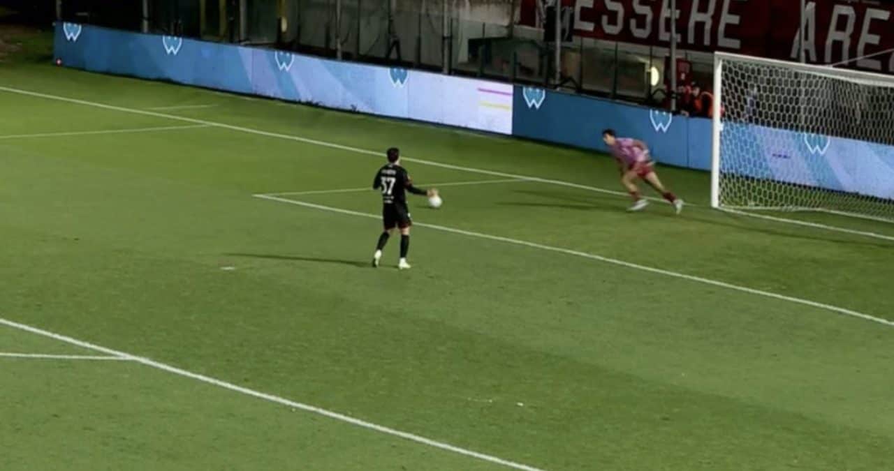 Incredibile Latina, vince in Coppa Italia con un centrocampista in porta: Porro è l'eroe dei rigori