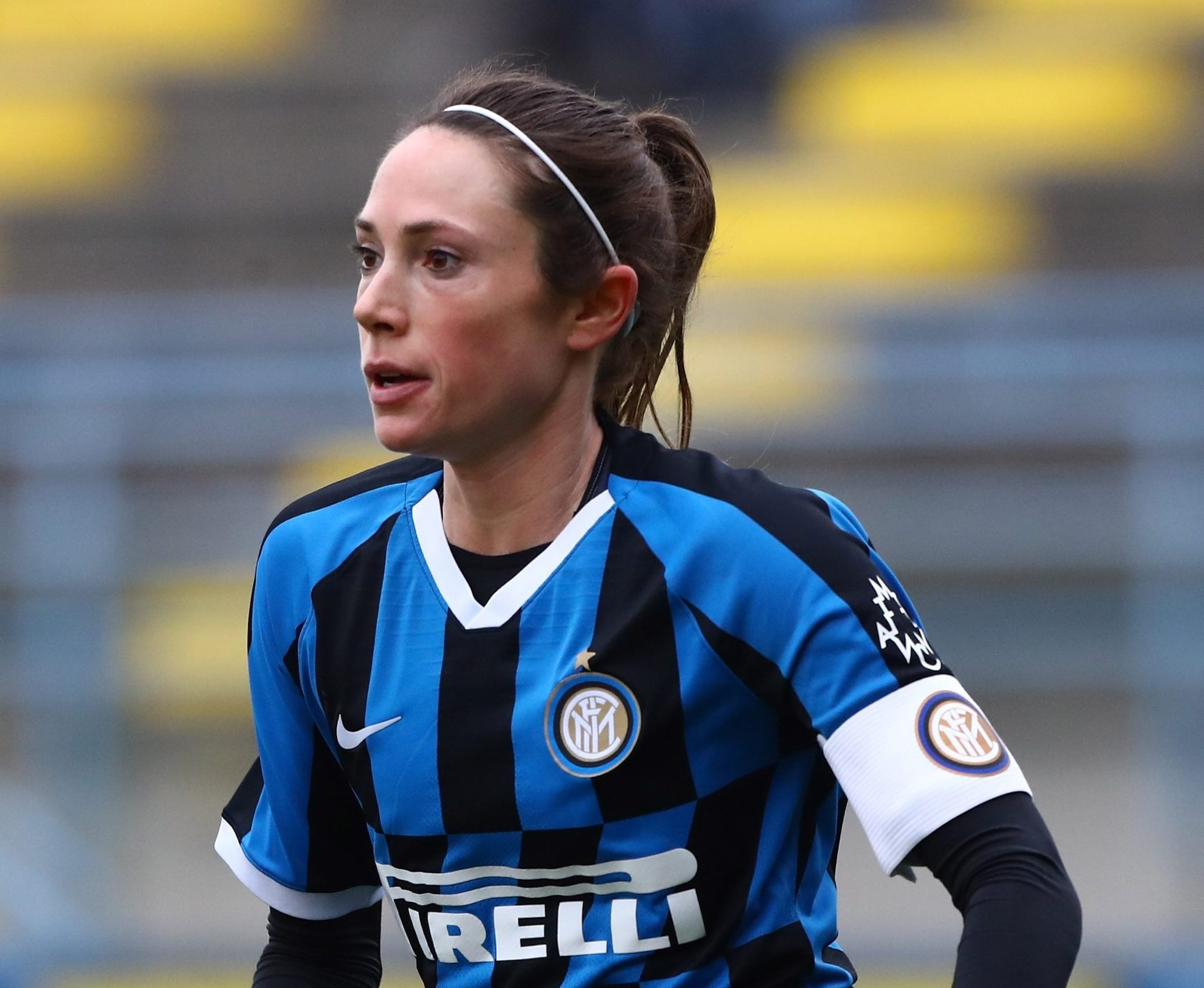 Regina con la fascia di capitana dell’Inter: ha vestito la maglia nerazzurra per 17 anni