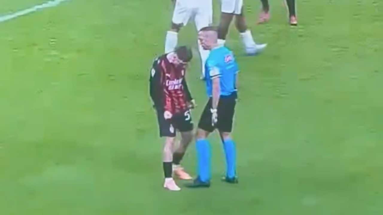 Cosa ha rischiato Saelemaekers per aver esultato in faccia all'arbitro Guida dopo il rigore di Dybala
