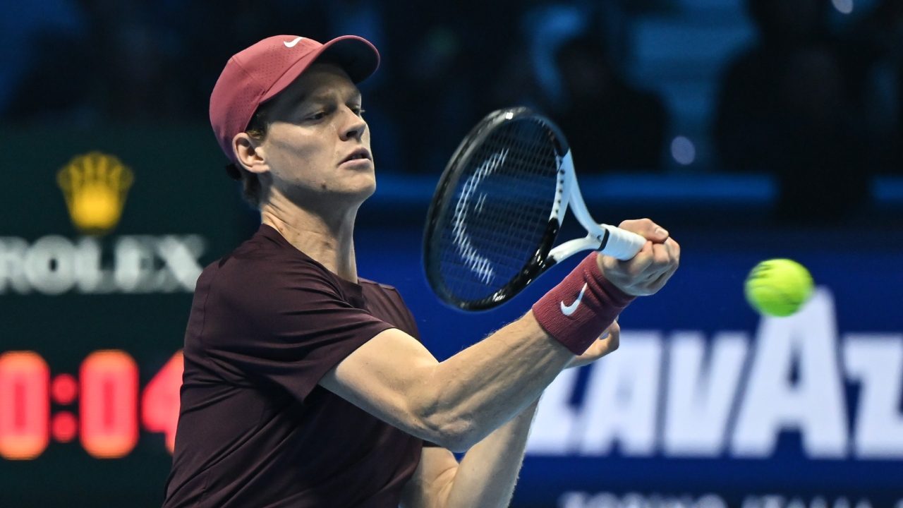 Sinner batte Auger-Aliassime 7-5 6-1 all'ATP Finals: Jannik perfetto, secondo set in discesa