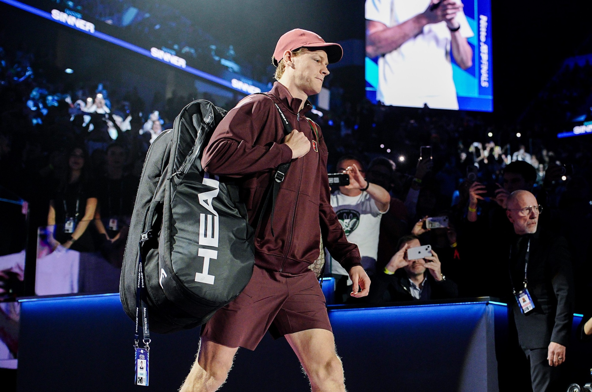 L’ingresso di Jannik Sinner nell’Inalpi Arena di Torino prima del match d’esordio delle ATP Finals vinto contro Auger–Aliassime